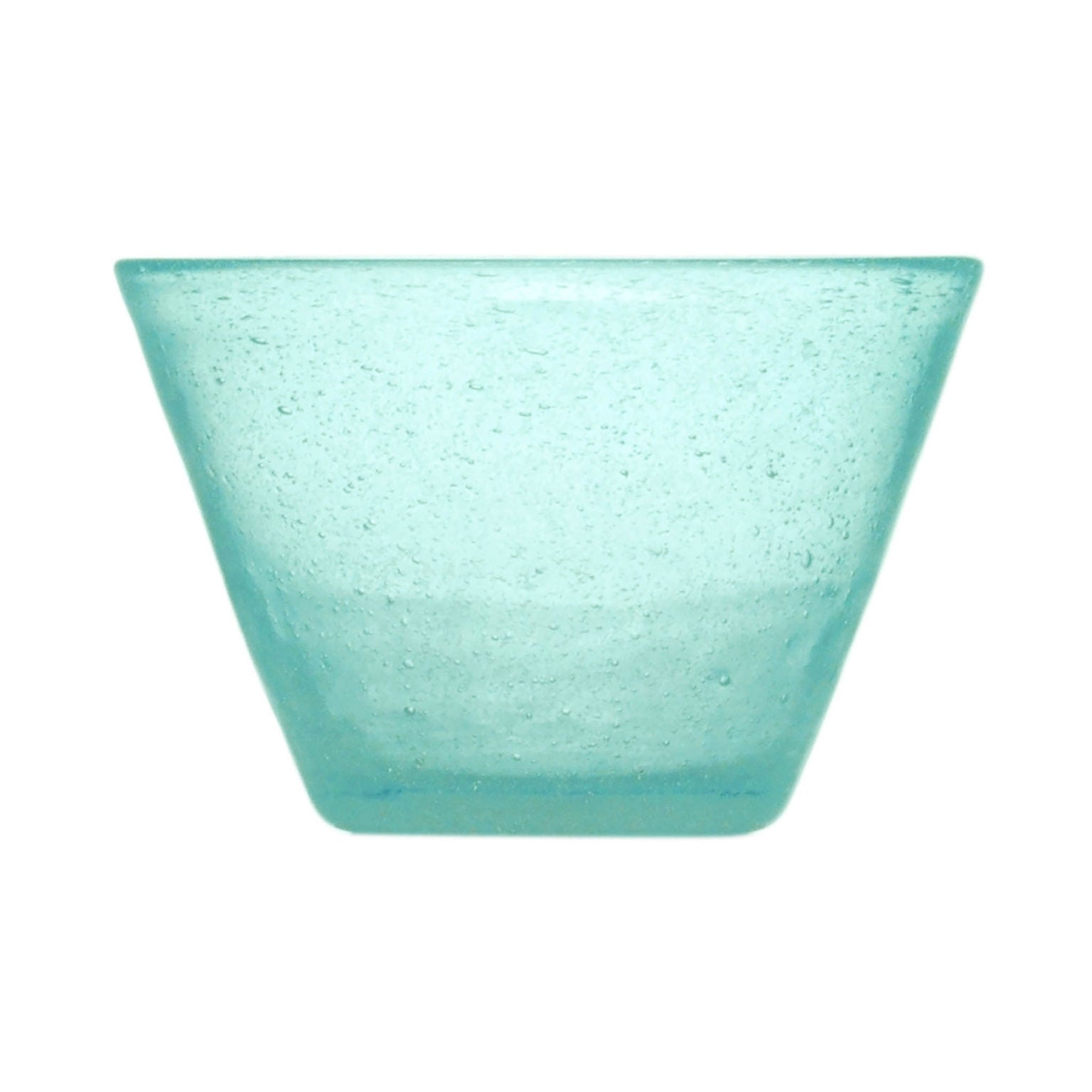 Bunte Schüsseln aus mundgeblasenem Glas
