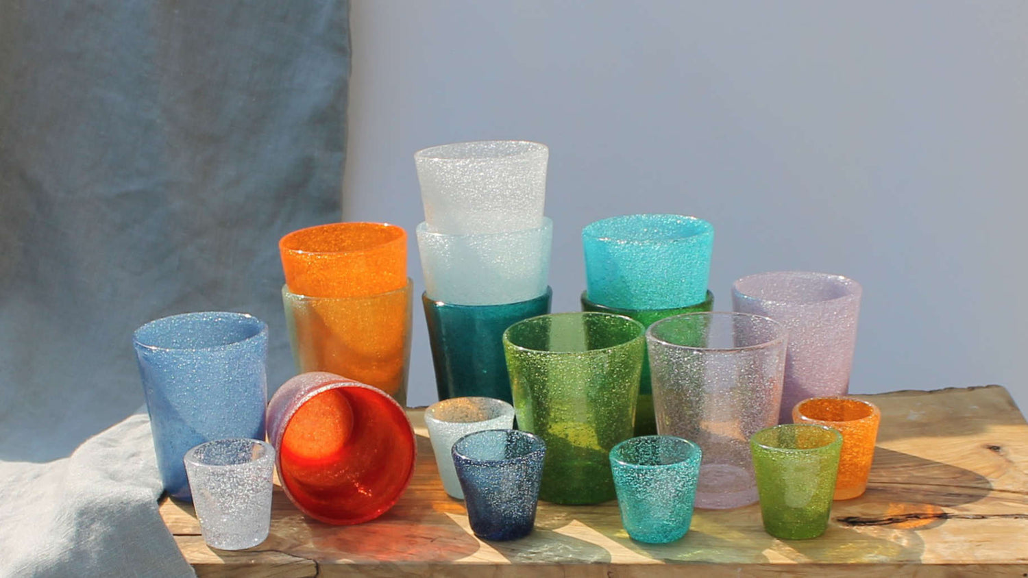 Bunte mundgeblasene Gläser