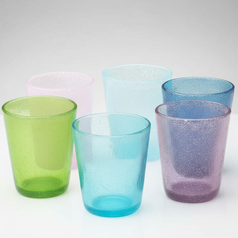 Lieblings-Farbkombination an Gläsern in Fruehlingsfarben: lime, pink, mauve, hellblau, dunkelblau, tuerkis