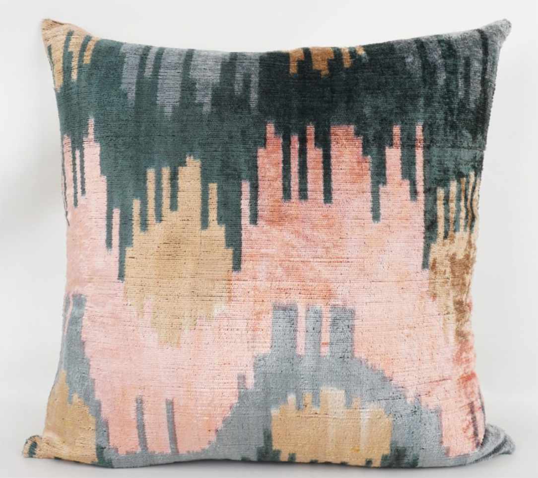 Kissen aus Seidenvelvet 50 x 50 cm mit Farverlaufmuster in hellbraun, petrol, rose, hellgrau