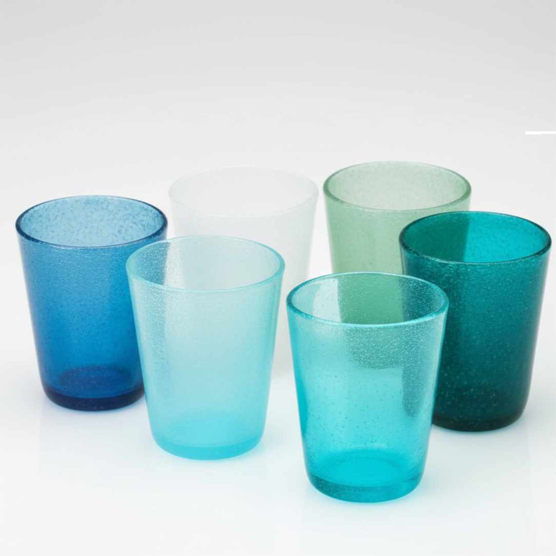 Lieblings-Farbkombination an Gläsern in wasserfarben: hellblau,tuerkis, dunkelblau, petrol, avio, weiß