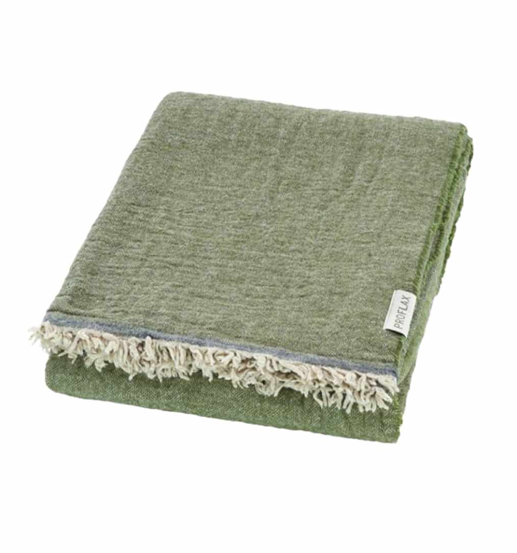 Kuscheldecke in dezentem gruen