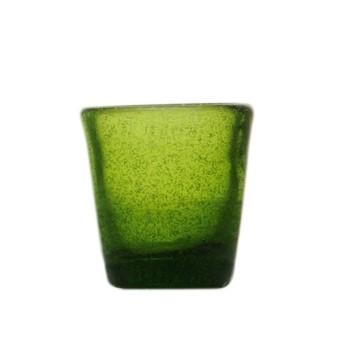 Mundgeblasenes Schnapsglas oder Espressobecher, Memento mit eingeschlossenen Luftbläschen in oliv