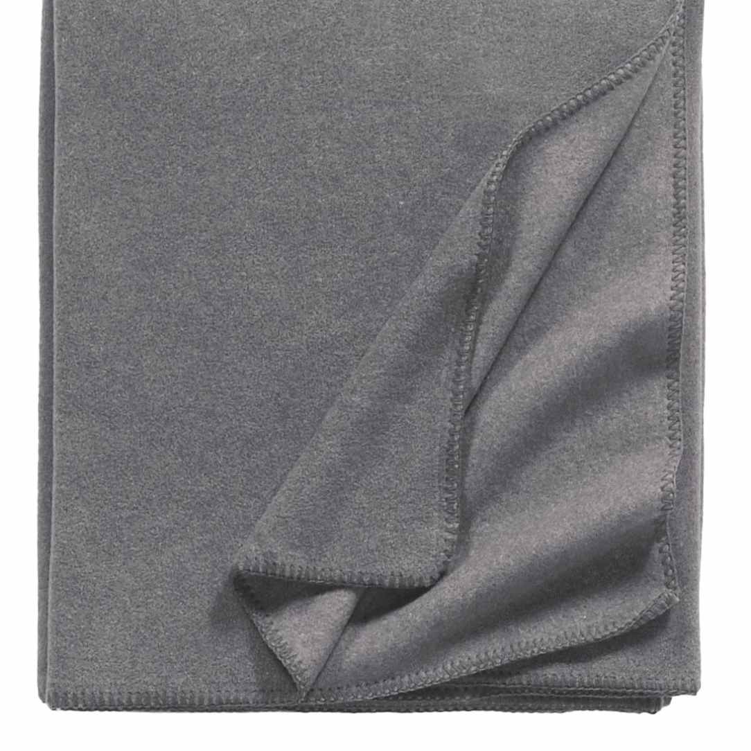 Fleecedecke mit gekettelter Abschlußkante flanell