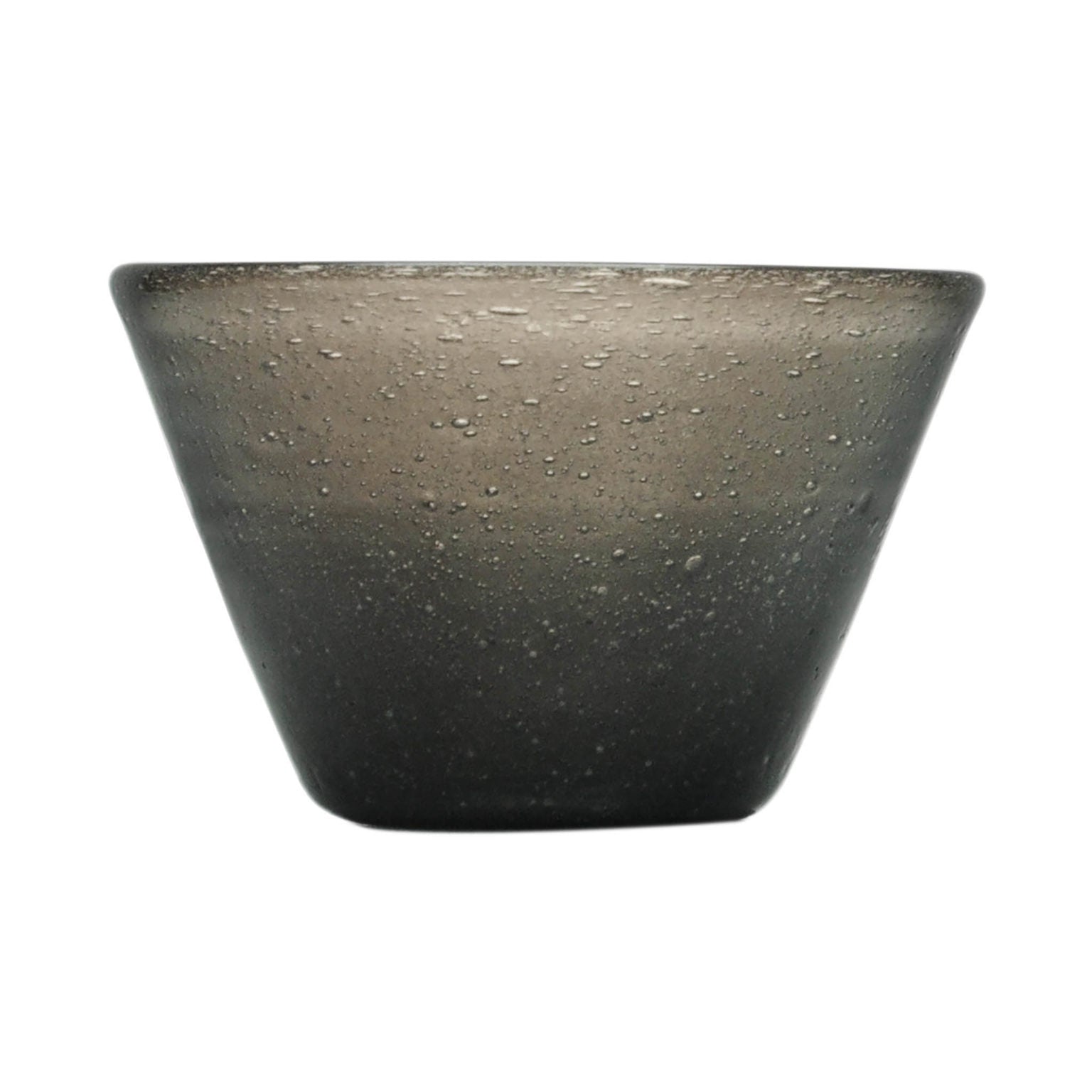 Große Glasschüssel mit eingeschlossenen Luftbläschen in black-transparent von Memento