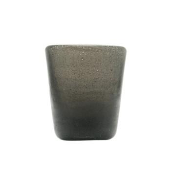 Mundgeblasenes Schnapsglas M Memento mit eingeschlossenen Luftbläschen in black-transparent, schwarz-grau, mundgeblasenes Glas aus Italien