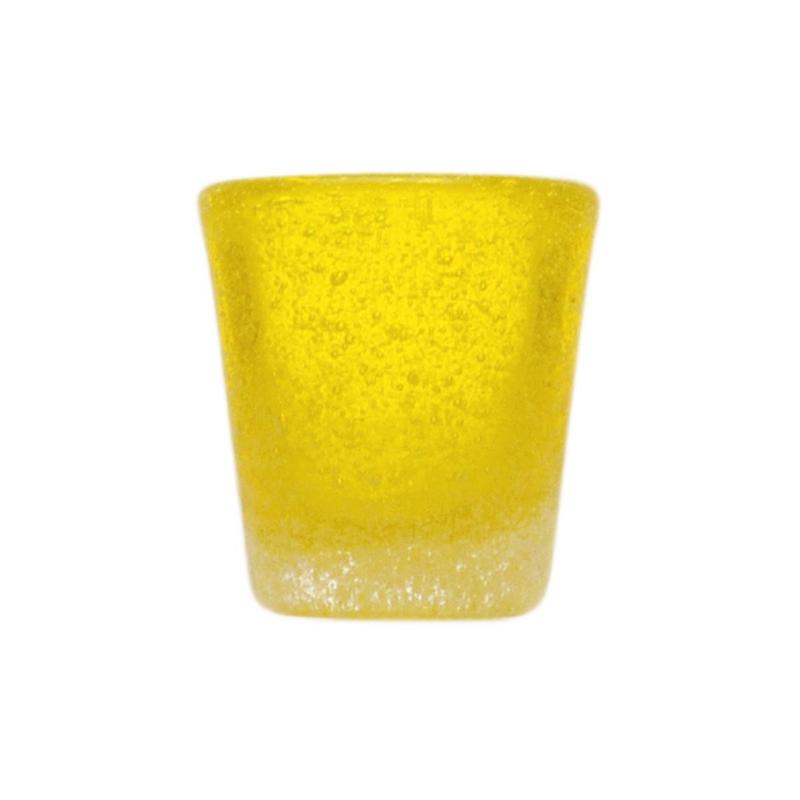 Mundgeblasenes Schnapsglas oder Espressobecher, Memento mit eingeschlossenen Luftbläschen in zitronengelb
