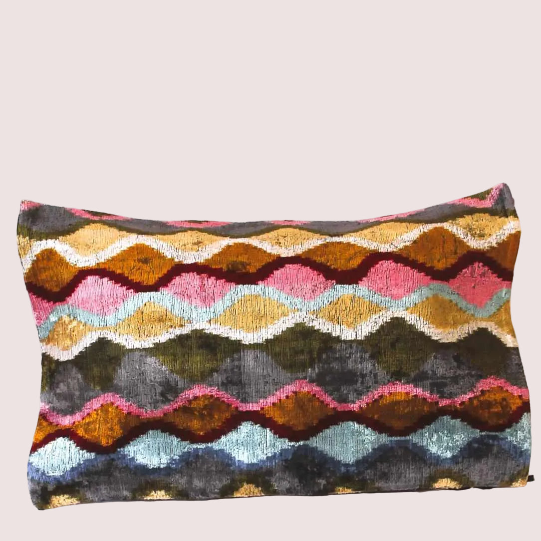 Buntes Kissen aus Seidenvelvet mit Rhombenschlangenmuster in pink, gelb, türkis, braun, grau lau
