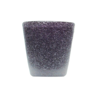 Mundgeblasenes Schnapsglas oder Espressobecher, Memento  mit eingeschlossenen Luftbläschen in violett, 