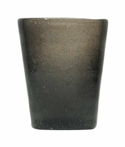 Mundgeblasenes Trinkglas von Memento mit Luftbläschen in schwarz-transparent