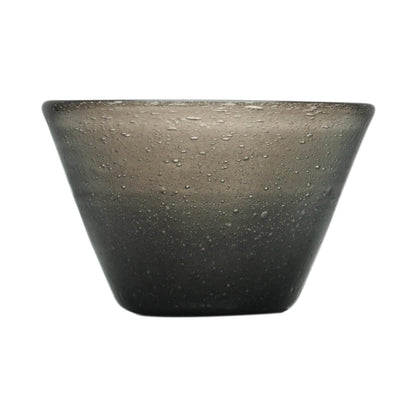 Große Glasschüssel mit eingeschlossenen Luftbläschen in black-transparent von Memento