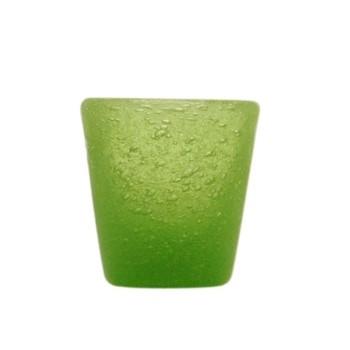 Mundgeblasenes Schnapsglas oder Espressobecher, Memento  mit eingeschlossenen Luftbläschen in  lime - limonengruen  