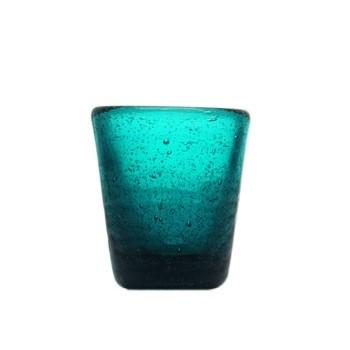 Mundgeblasenes Schnapsglas oder Espressobecher, Memento  mit eingeschlossenen Luftbläschen in  Petrol 